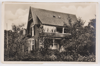 18152 Gezicht op het zusterhuis van het sanatorium Zonnegloren (Soesterbergsestraat) te Soest.